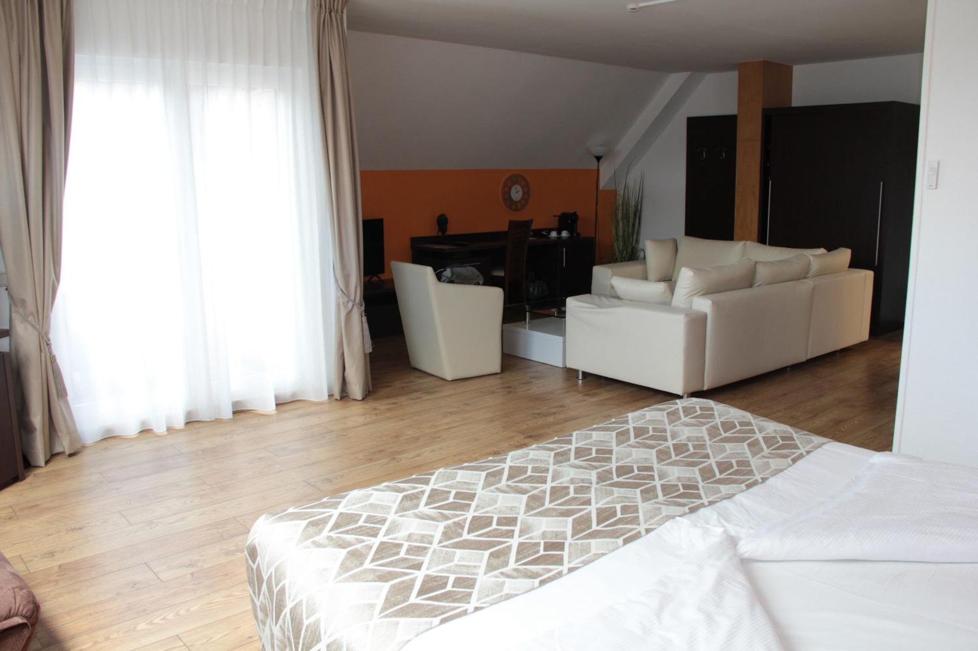 Threeland Hotel Петанж Екстер'єр фото